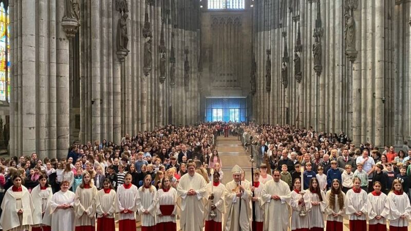Beeindruckendes zum großen Jubiläum   : Liebfrauenschule: Wallfahrt zum Kölner Dom