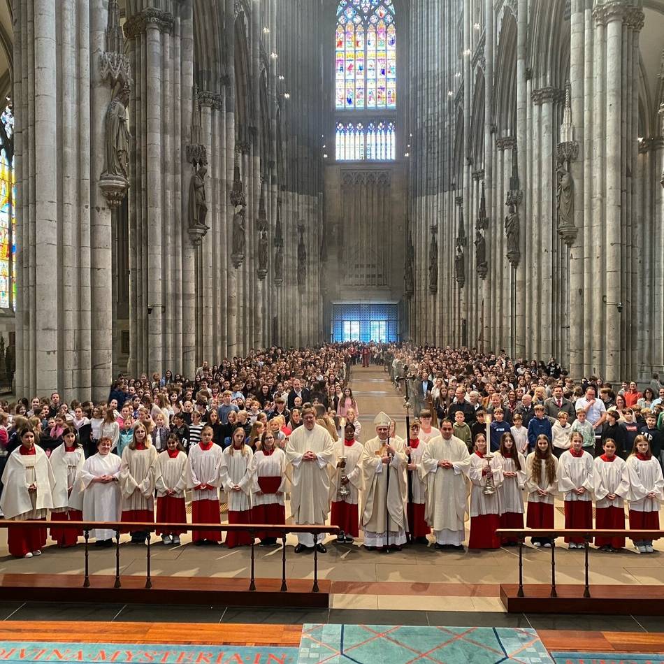 Beeindruckendes zum großen Jubiläum   : Liebfrauenschule: Wallfahrt zum Kölner Dom