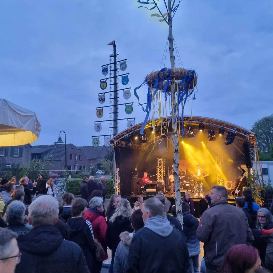 Open-Air-Event: Tanz in den Mai auf dem Dorfplatz in Wankum