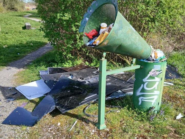Tagebau Garzweiler: Müll statt Idylle im blau-grünen Band