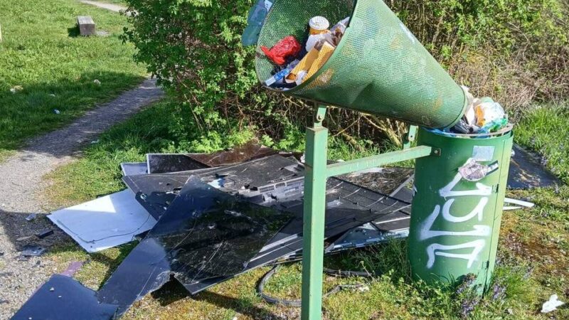 Tagebau Garzweiler: Müll statt Idylle im blau-grünen Band