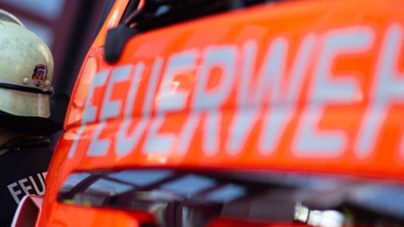 Feuerwehr verhinderte Schlimmeres: Lagerhalle in Viersen stand in Flammen