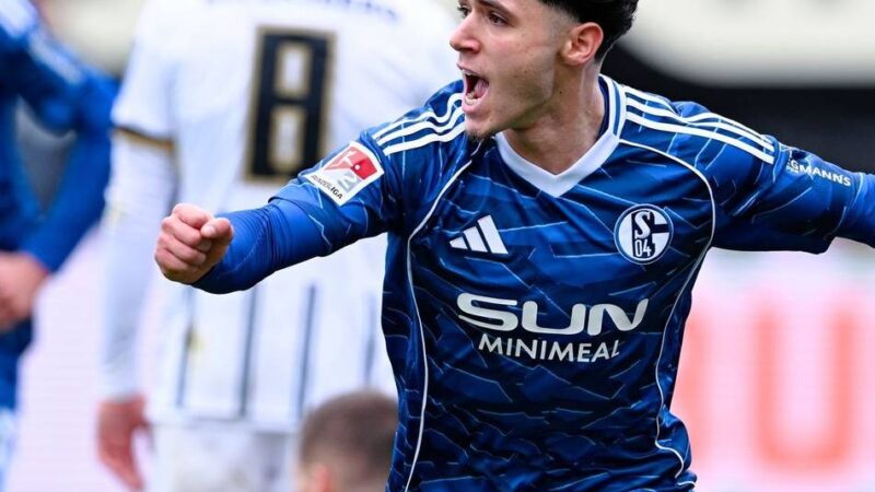 2. Bundesliga kompakt: Dezimierte Schalker verteidigen Platz eins – Viererpack von Paderborns Bilbija