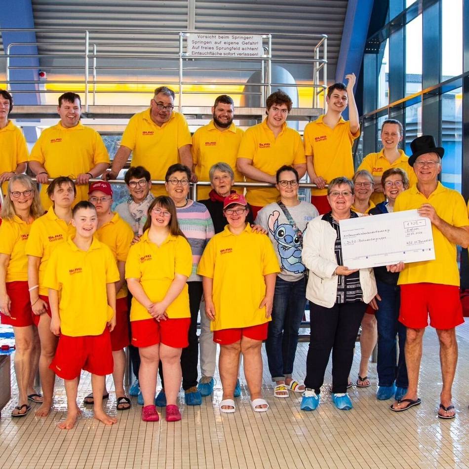 Nach Karnevalssitzungen in Grefrath: Behindertensportler freuen sich über Spende