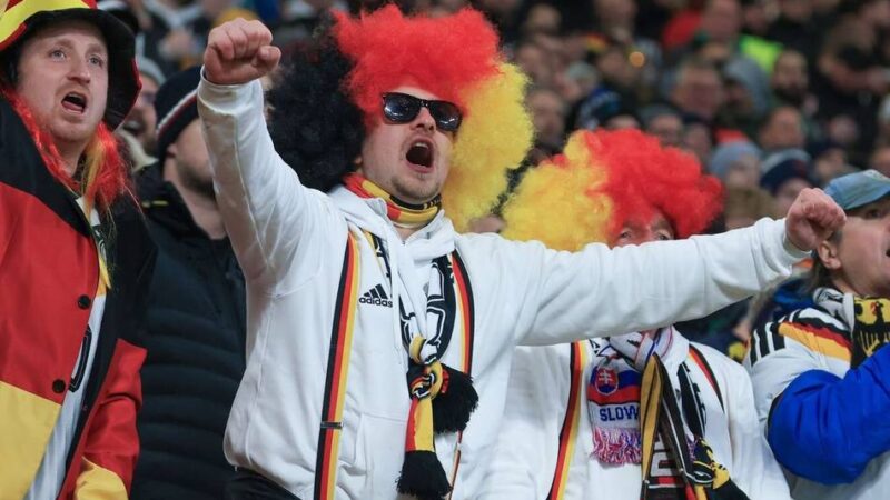 Selbst die Parkplätze sind unbezahlbar: Wie sich während der WM an Fußballfans bereichert wird