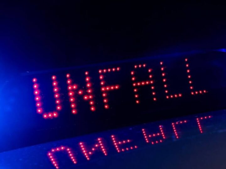 Cannabis und Alkohol konsumiert: Auto landet nach Unfall im Graben