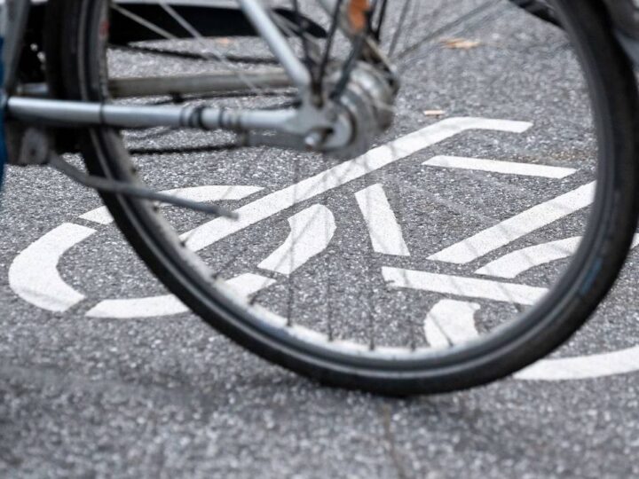 Unfallflucht in Voerde: Fußgängerin lässt verletzten Jungen nach Sturz zurück