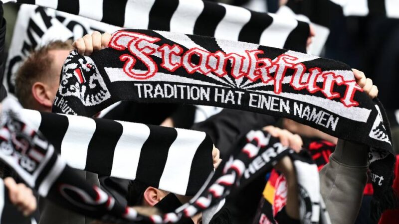„Die Eintrachtfamilie ist tief betrübt“: Zuschauer nach Notfall bei Spiel in Frankfurt gestorben