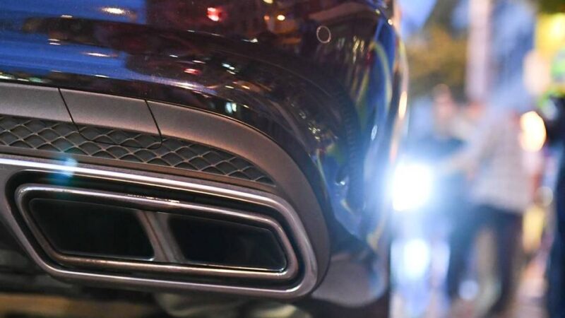 „Season Opening“ in Mönchengladbach: Tuner, Poser, Raser – Polizei führt Kontrolle durch