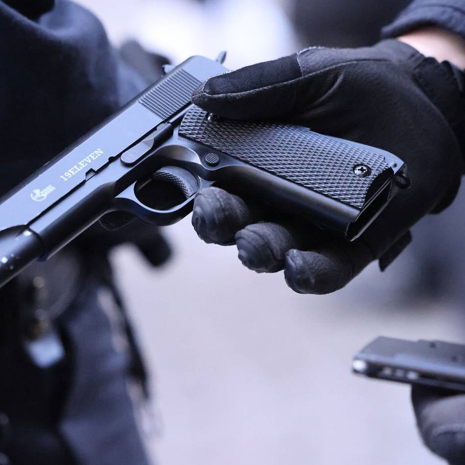 Mit täuschend echter Softair-Waffe: Solinger löst Polizei-Einsatz in ICE aus