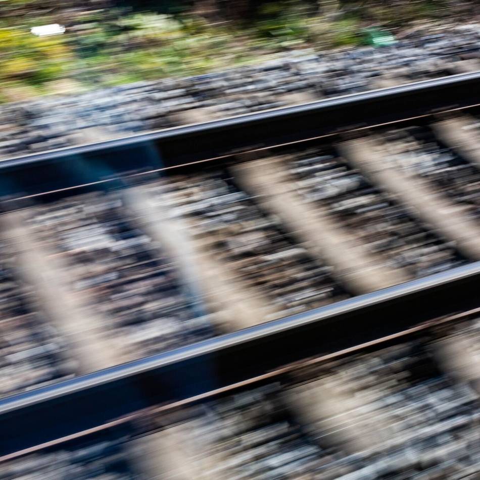 Sperrung bei Rheydt-Odenkirchen: Güterzug rammt E-Scooter