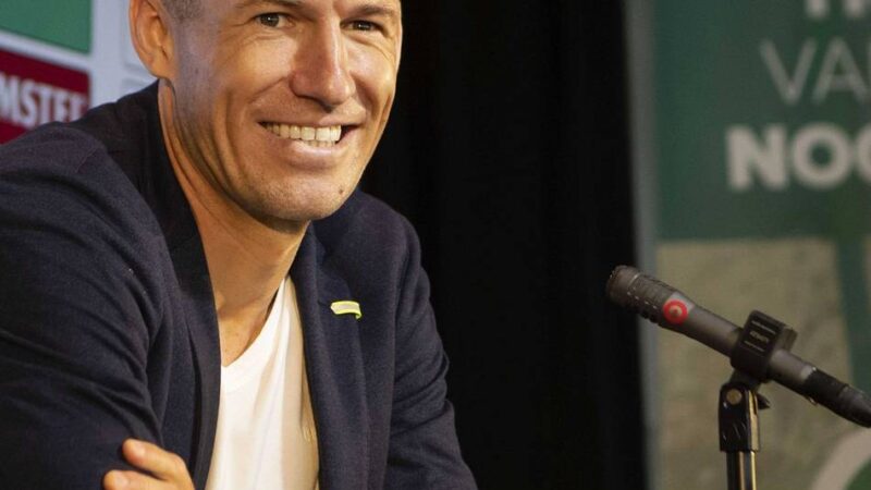 Bei Jugendspiel: Streit am Spielfeldrand – Robben schubst TV-Moderator