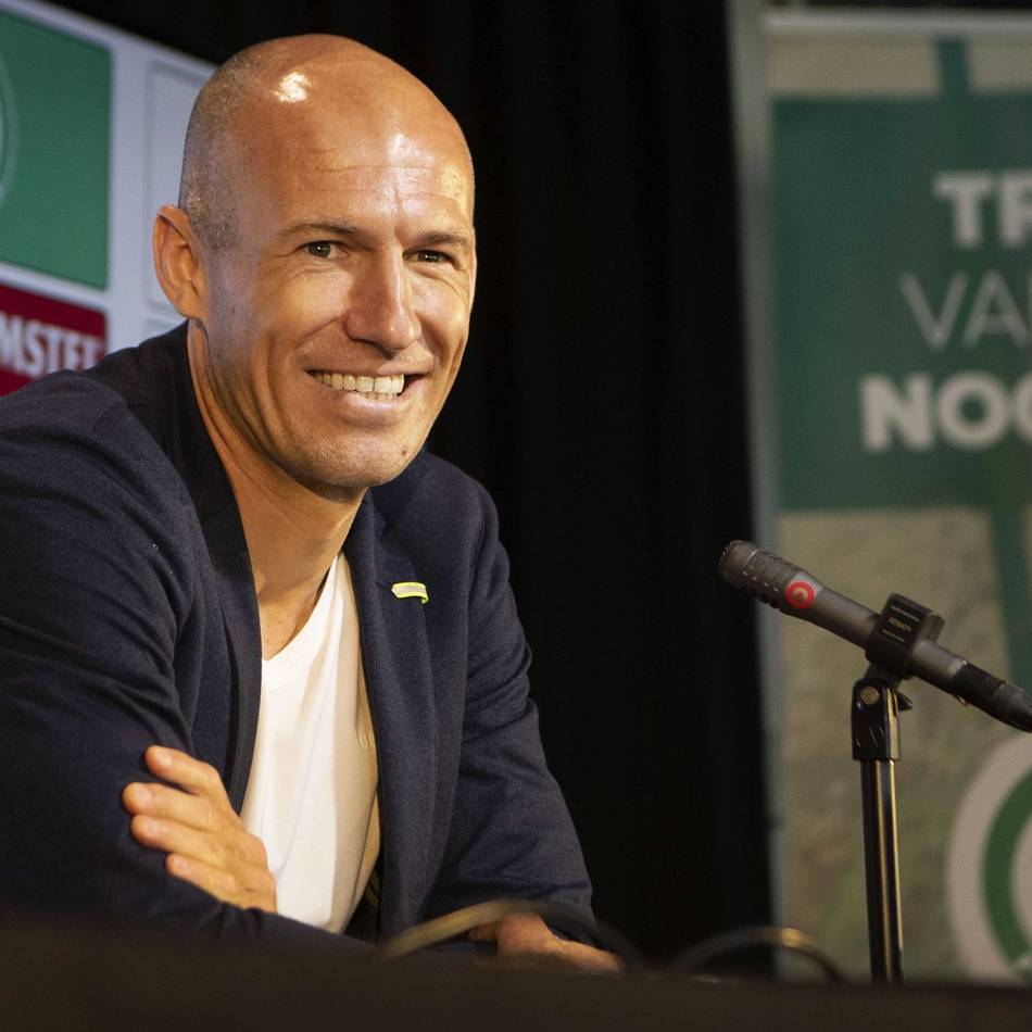 Bei Jugendspiel: Streit am Spielfeldrand – Robben schubst TV-Moderator