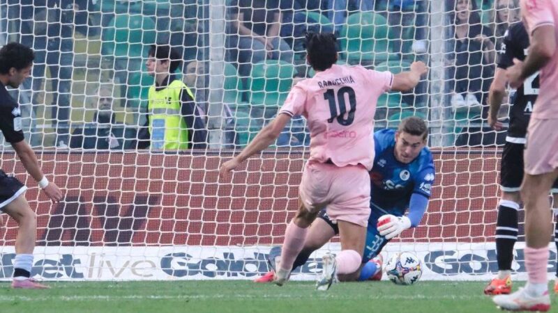 Nach Zusammenprall in Italien: Fraktur am ersten Halswirbel – Sorge um Torwart Jonathan Klinsmann