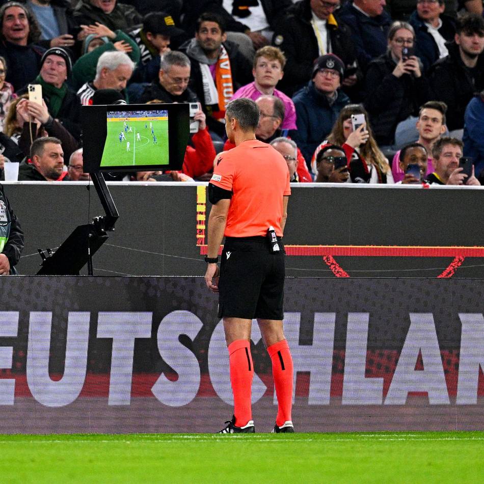Ex-Schiri Kinhöfer kritisiert neue VAR-Regeln: „Das führt in Zukunft zu noch mehr Diskussionen und weniger Akzeptanz“