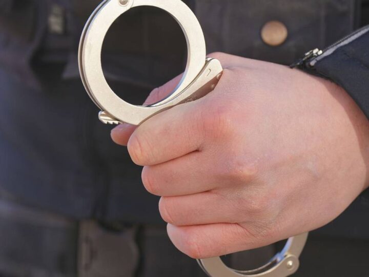 In Dinslakener Innenstadt: Polizei nimmt mutmaßlichen Einbrecher fest