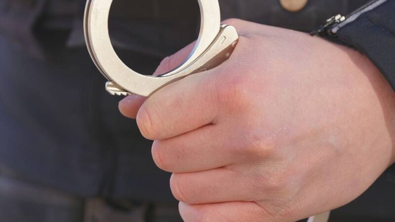 In Dinslakener Innenstadt: Polizei nimmt mutmaßlichen Einbrecher fest