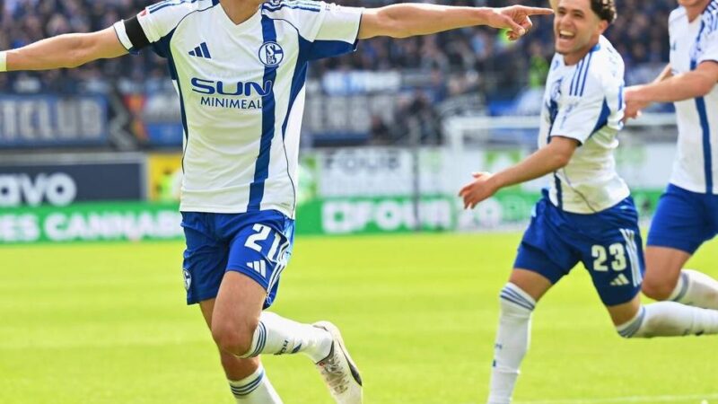 Party am Samstag?: Aufstiegs-Matchball für Schalke – Sieg in Paderborn trotz 0:2-Rückstand