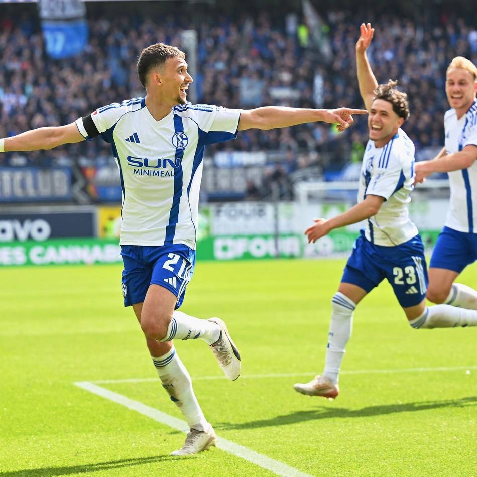 Party am Samstag?: Aufstiegs-Matchball für Schalke – Sieg in Paderborn trotz 0:2-Rückstand