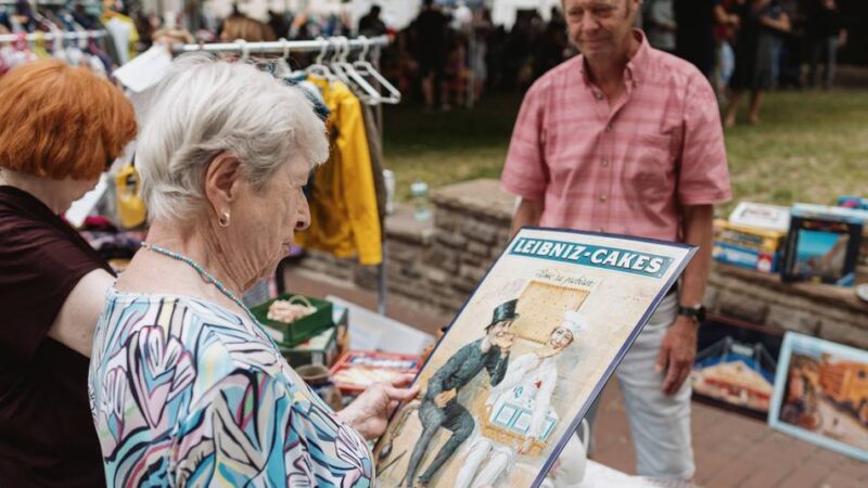 Kleidung, Spielzeug, Möbel: Sechs Trödelmärkte am Niederrhein, deren Besuch sich lohnt