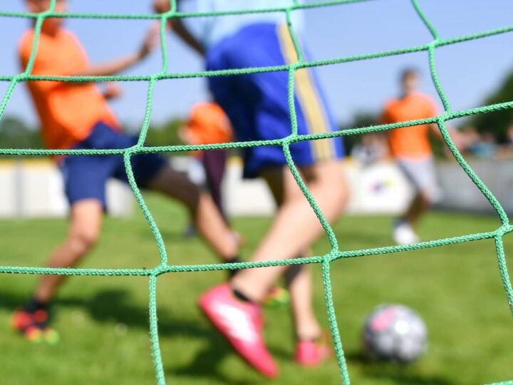 Alter, Ausstattung, Trainer: Fußballsport: So gelingt Kindern der Einstieg
