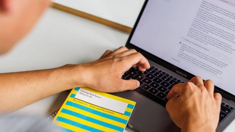 Angebot zur Prüfungsvorbereitung: Neusser Stadtbibliothek lädt Abiturienten zum Lernmarathon