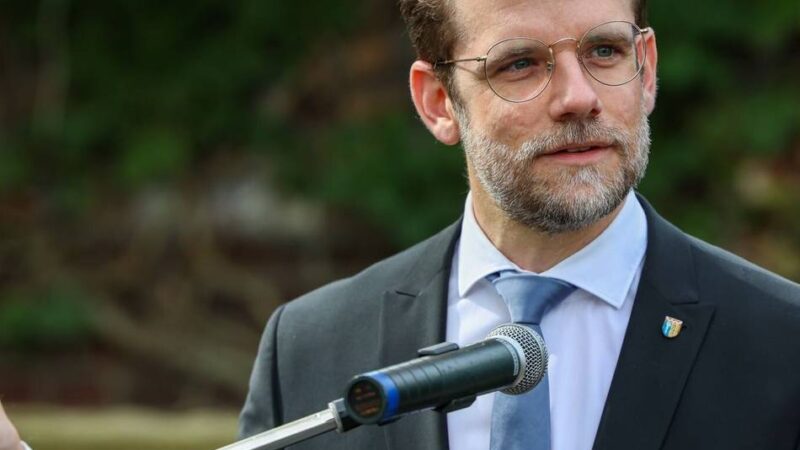 Sprechstunde im Rathaus Mönchengladbach: Felix Heinrichs (SPD) lädt Bürger zum persönlichen Gespräch