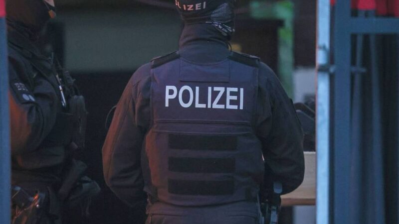 Landesweite Rocker-Razzien: Polizei-Einsatz gegen „Hells Angels“ auch in Neuss – Spezialkräfte beteiligt