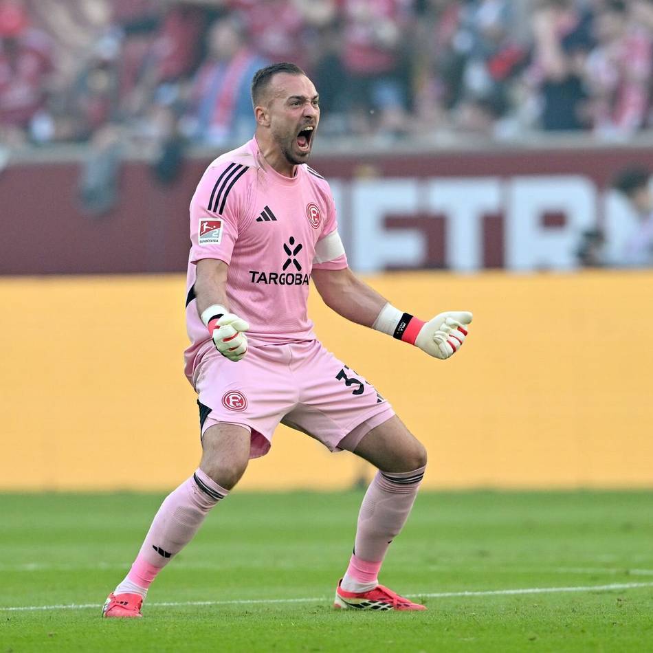 Alle Transfer-Themen erkennbar egal: Kastenmeiers entfesselter Moment mit den Fortuna-Fans abseits der TV-Kameras