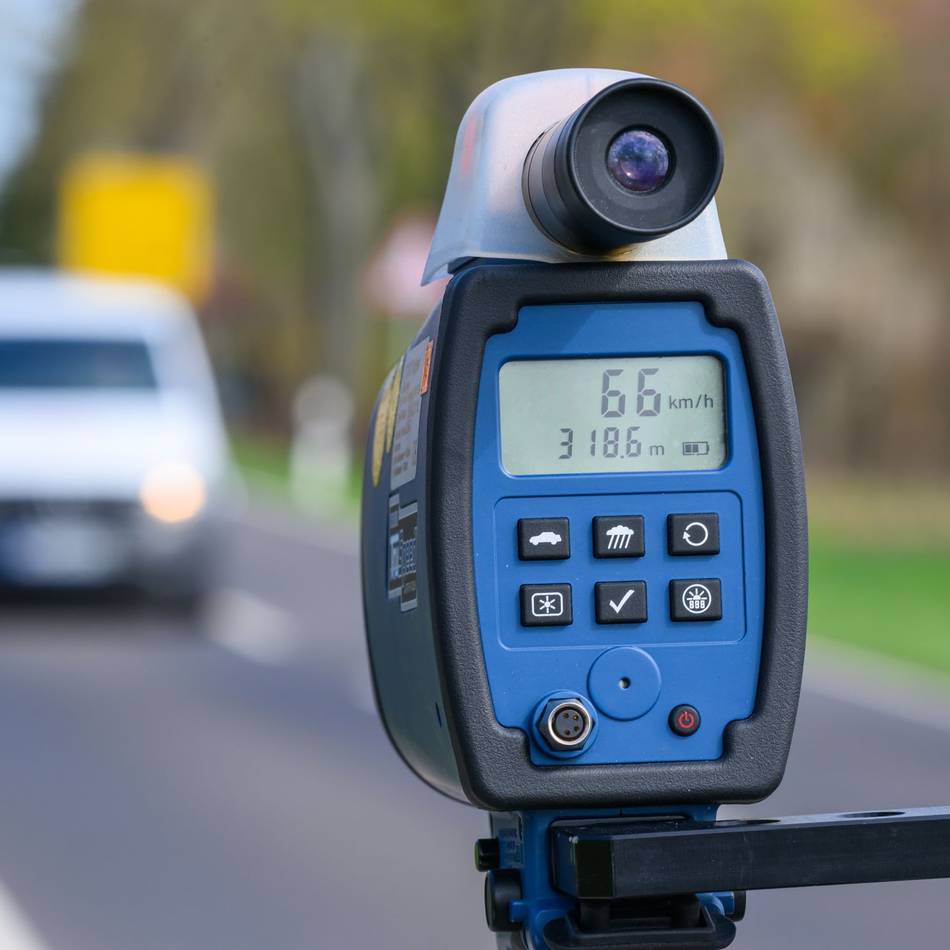 Schwerpunktkontrollen in Mönchengladbach: Polizei erwischt mehr als 100 zu schnelle Autofahrer