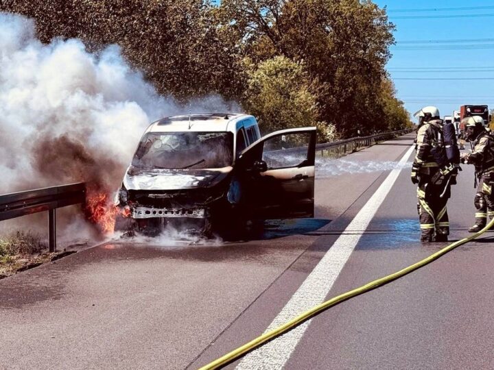 A3 bei Hünxe: Auto brennt lichterloh – Autobahn gesperrt