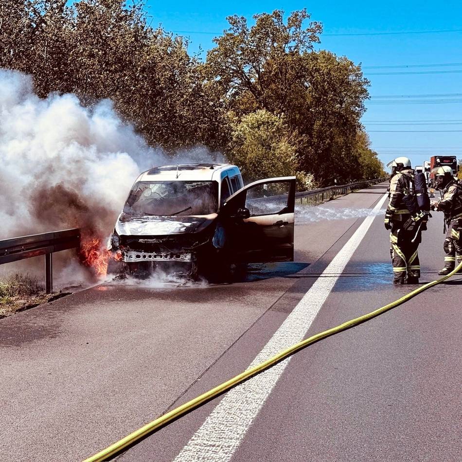 A3 bei Hünxe: Auto brennt lichterloh – Autobahn gesperrt