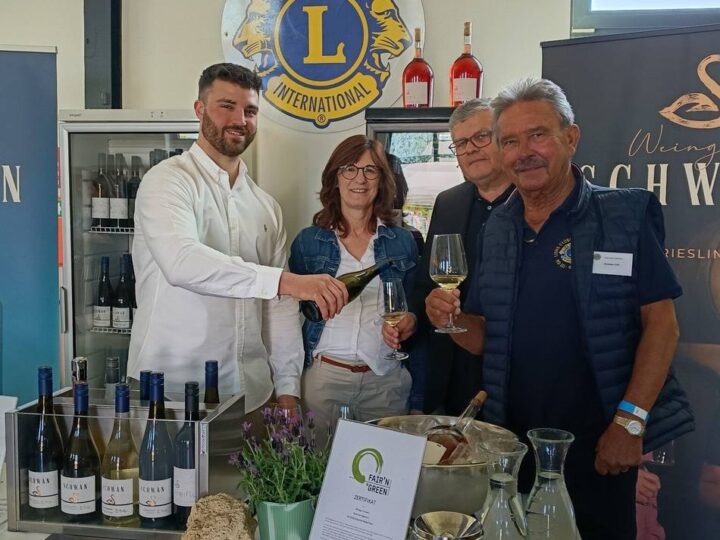 Weinmesse in Kamp-Lintfort: Junger Winzer feiert Premiere im Schirrhof