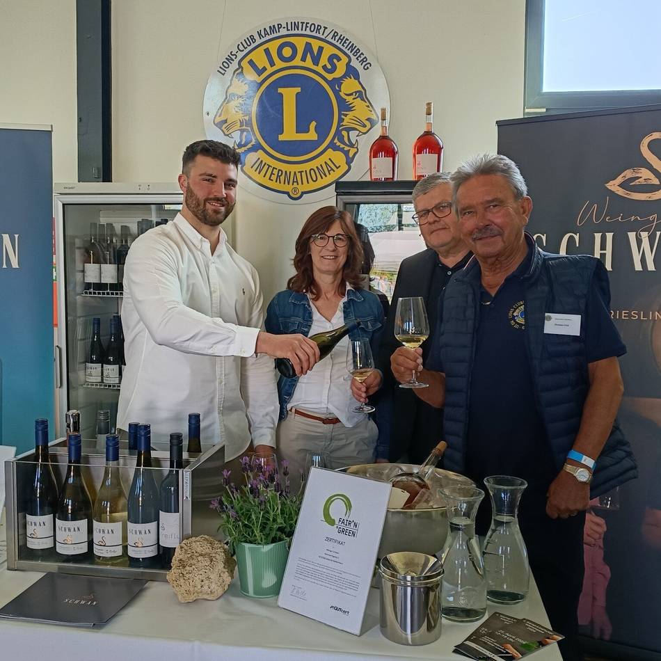 Weinmesse in Kamp-Lintfort: Junger Winzer feiert Premiere im Schirrhof