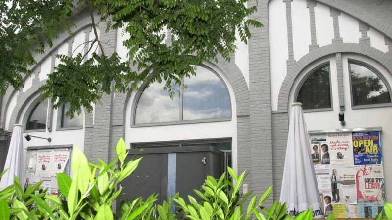 Kabarett in Meerbusch: Frank Lüdecke rät seinem Publikum: „Träumt weiter!“