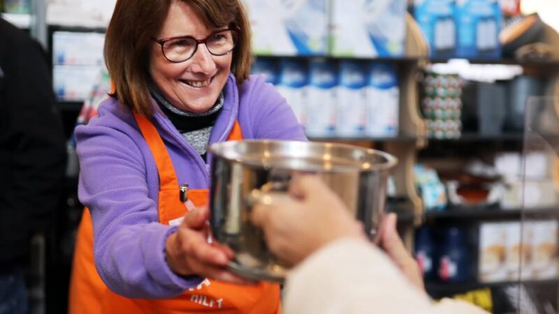 Tafel in Mettmann: Osterausgabe mit ernstem Hintergrund