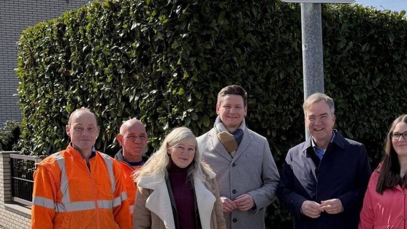 Erstes Schild an Grefrather Straße in Viersen: Stadt wirbt mit neuen Schildern für Nahmobilität