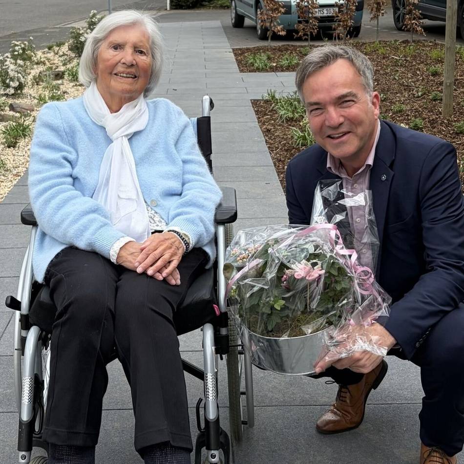 Agnes Recker aus Dülken: Doppelte Freude bei der Gratulation zum 100. Geburtstag