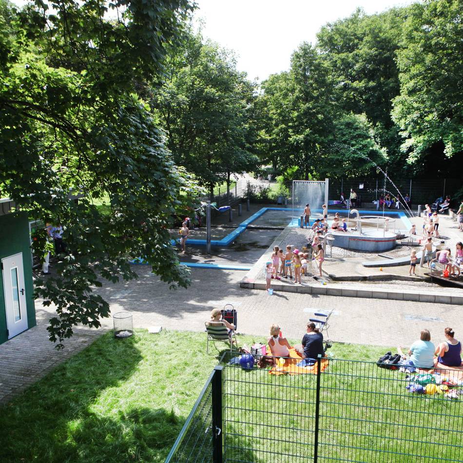Kinder in Ratingen: „Wasser marsch“ auf dem Wasserspielplatz