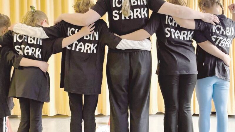 Selbstbehauptungskurs in Rheinberg: Zehn Mädchen sagen selbstbewusst: „Ich bin stark“