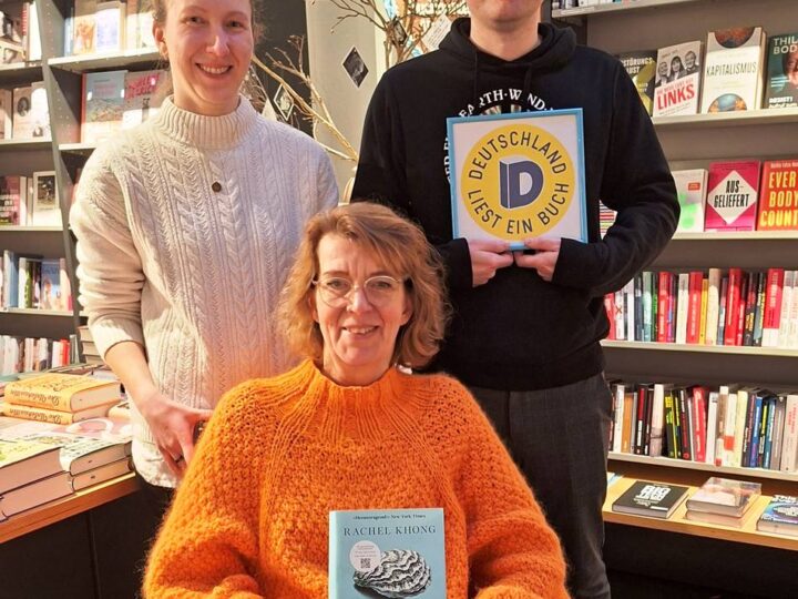 Buchhandlung Hintzen in Kleve: Aktion „Silent Reading“: Gemeinsam ein Buch lesen