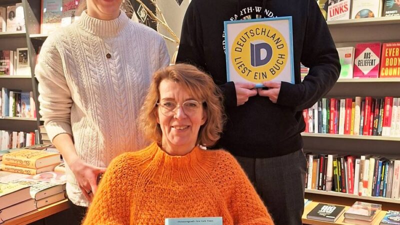 Buchhandlung Hintzen in Kleve: Aktion „Silent Reading“: Gemeinsam ein Buch lesen