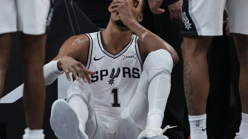 Mit Gesicht auf Boden geprallt: Diagnose veröffentlicht – NBA-Star Wembanyama verletzt