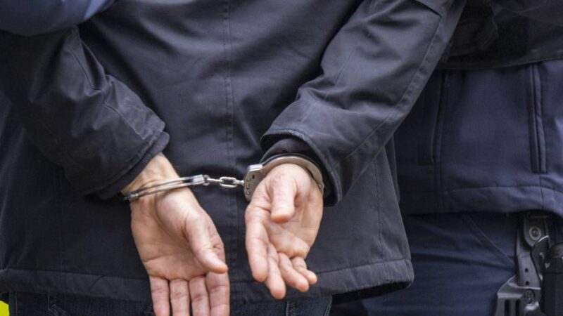 Zeugen wählten die 110: Polizei fasst Einbrecher in Frimmersdorfer Keller