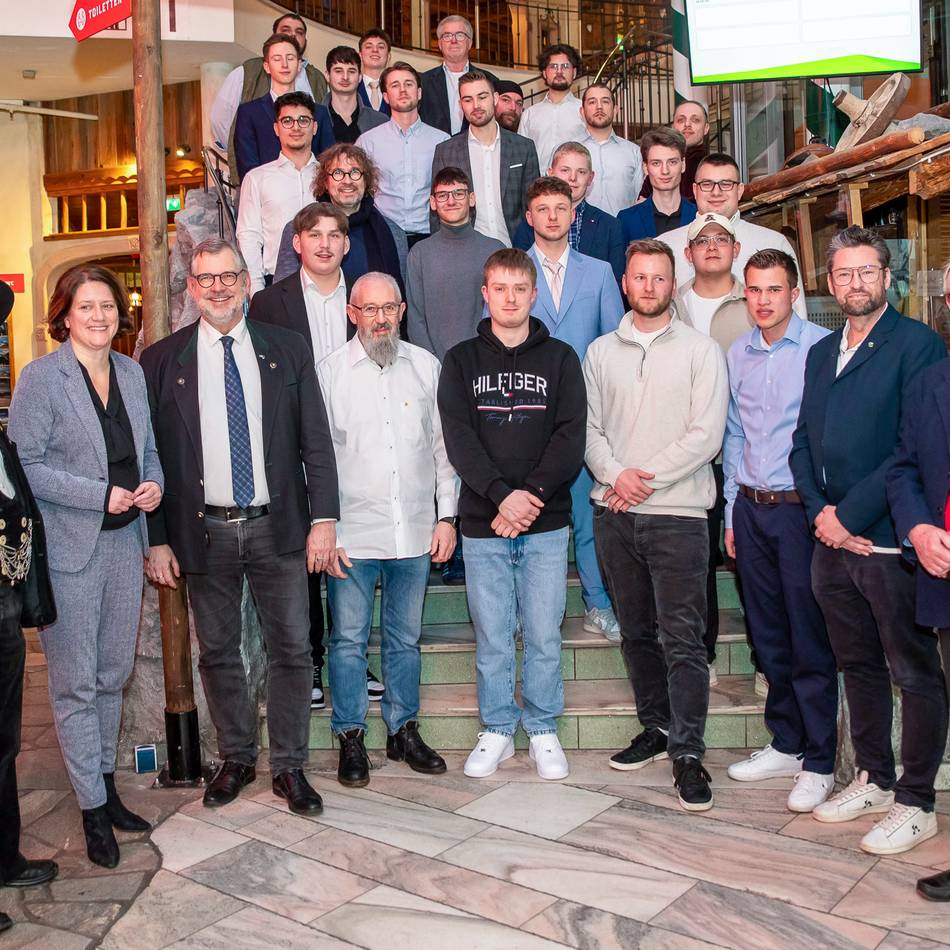 Veranstaltung in Neuss: Vom Azubi zum Gesellen – 39 Elektroniker feiern Lossprechung