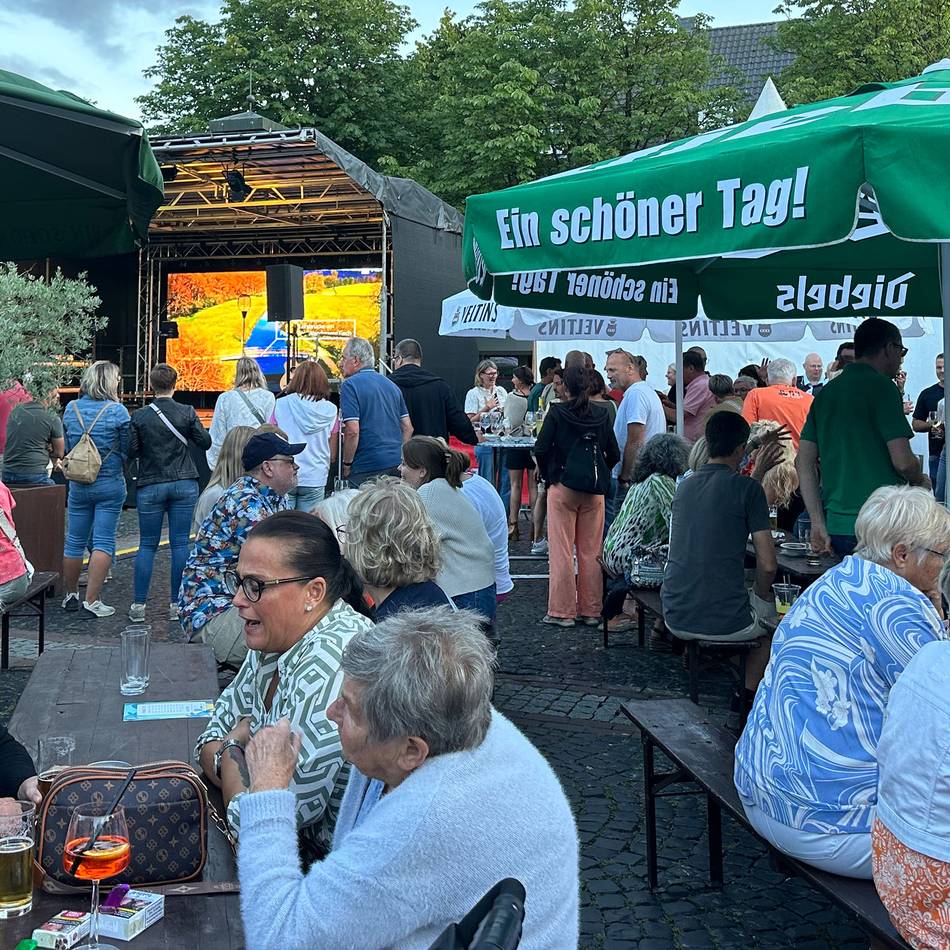 Weit mehr als Fußball-Rudelgucken: Das hat der Gocher XXL-Sommer im Biergarten zu bieten