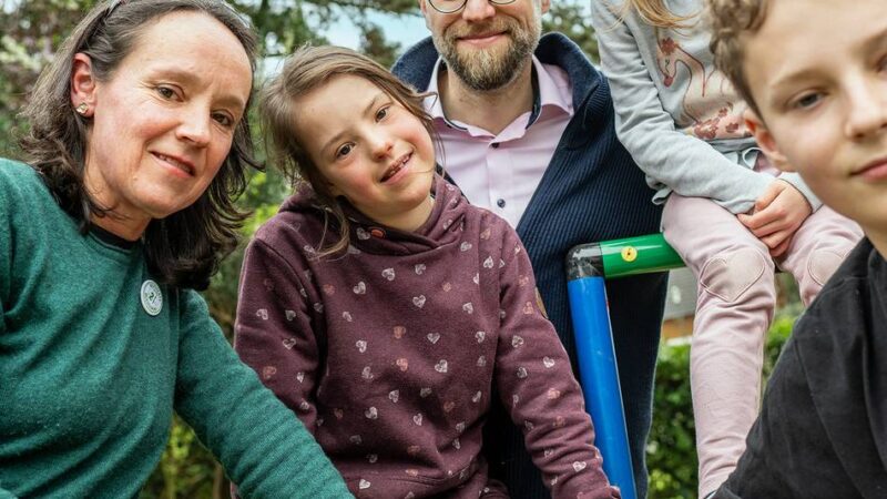 Familie aus Düsseldorf: Einblick in das Leben mit Down-Syndom – „Man ist die ganze Zeit Anwalt seines Kindes“