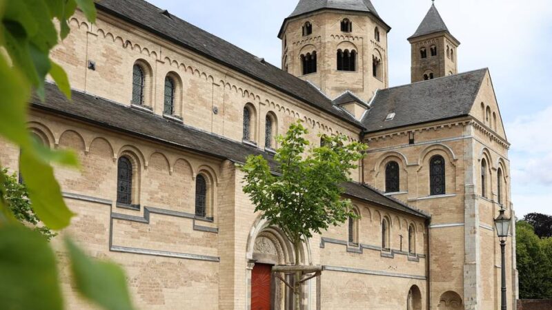 Chor, Besinnungstag und Rock in den Mai: Das ist los im April – Dormagens Kulturprogramm im Überblick