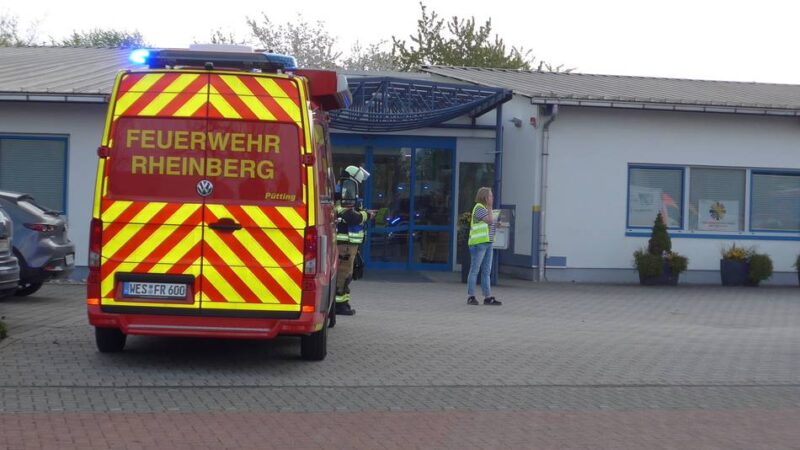 Im Rheinberger Gewerbegebiet: Drei Verletzte bei Schwelbrand in Caritaswerkstätten