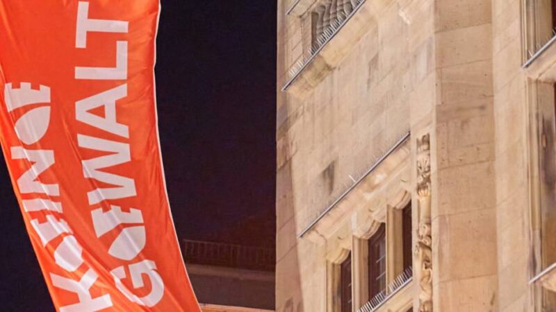 Aktion in Hilden: Hilden zeigt Flagge für gewaltfreie Erziehung